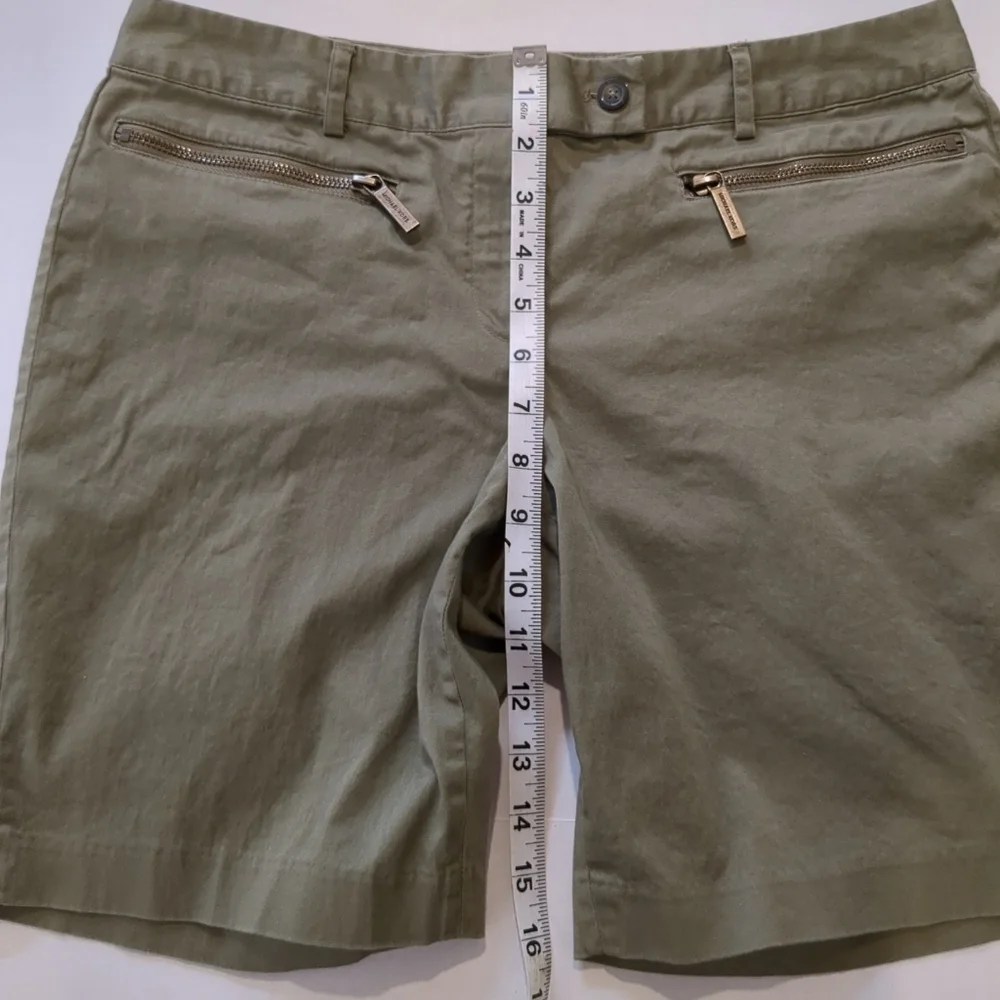 Michael Kors green Bermuda zipper pocket shorts , size 6